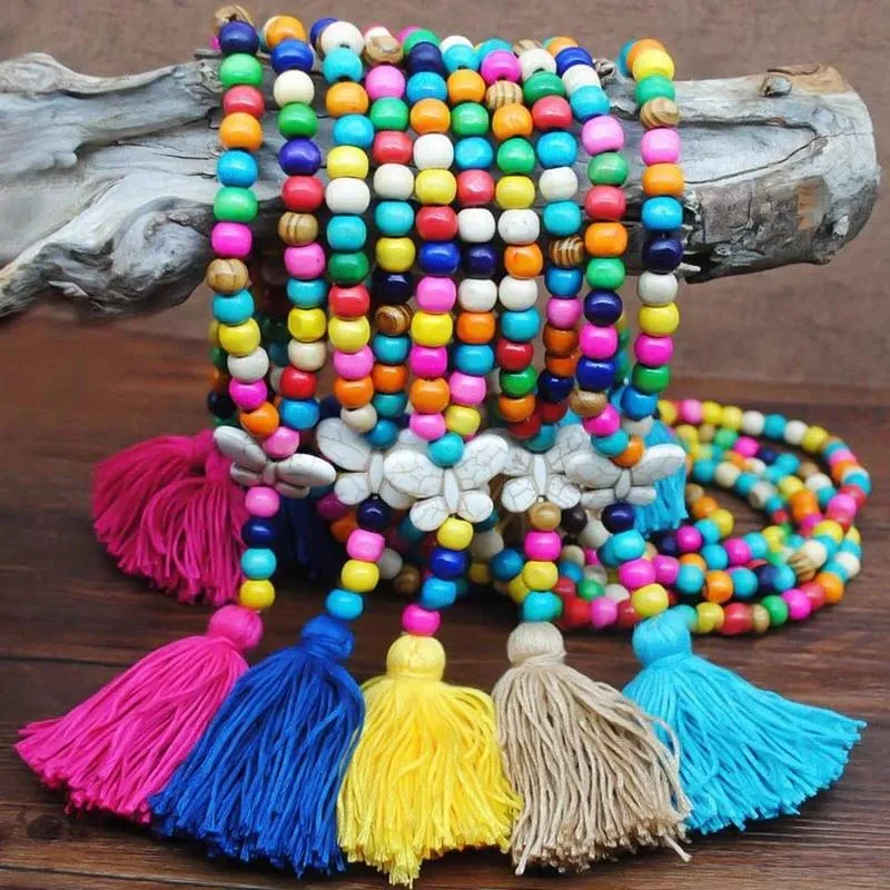 COLLAR DE COLORES CON MARIPOSA
