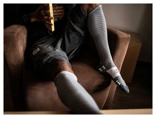 Compressport Calcetines de compresión Compressport Recovery gris