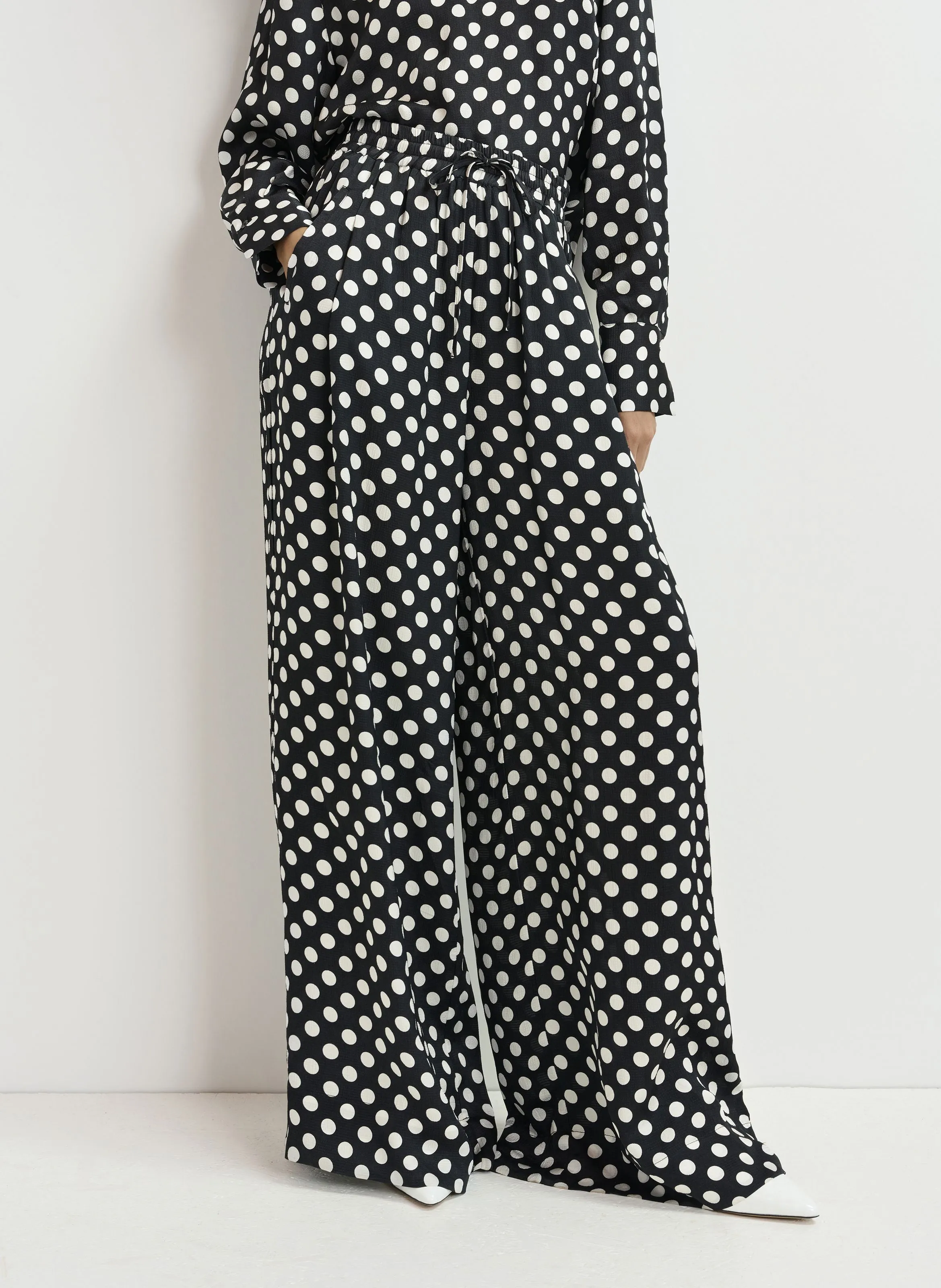 GONSTELLATION  PANTALóN ANCHO ESTAMPADO EN NEGRO