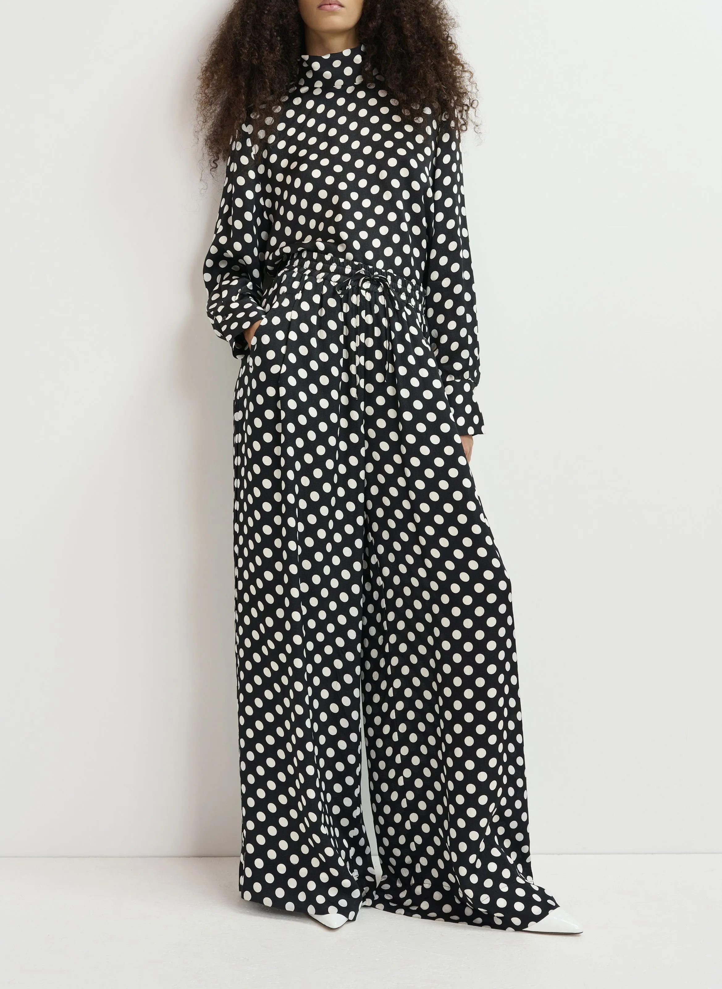 GONSTELLATION  PANTALóN ANCHO ESTAMPADO EN NEGRO