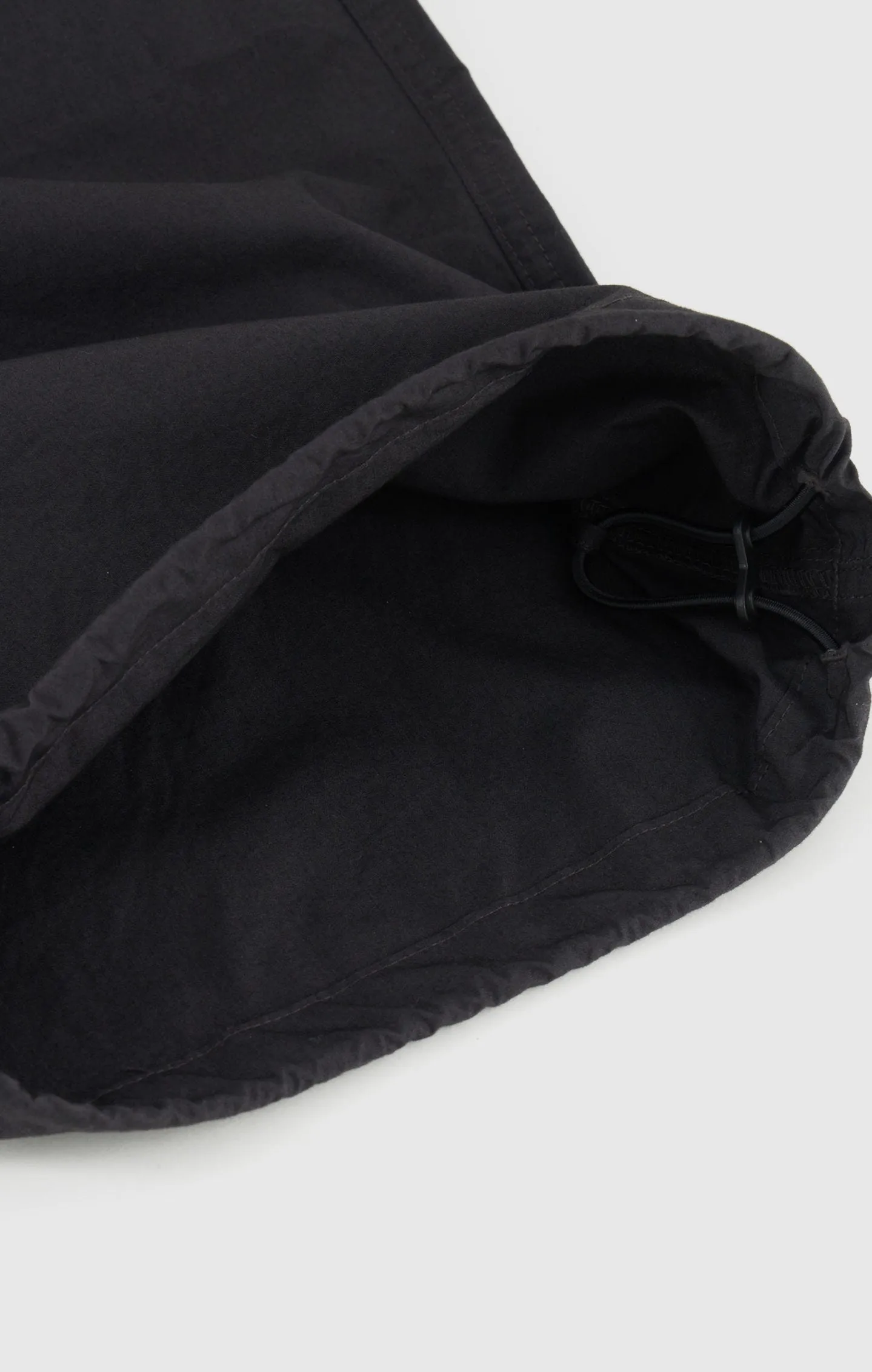 Pantalón de paracaídas con efecto desgastado