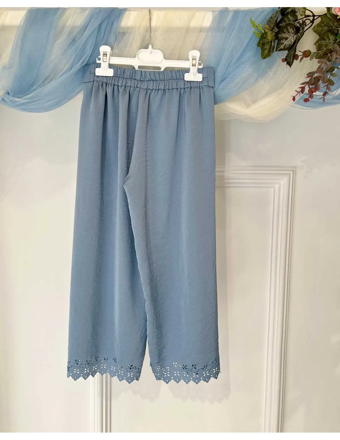 Pantalón Niña Azul Troqueado Teté y Martina