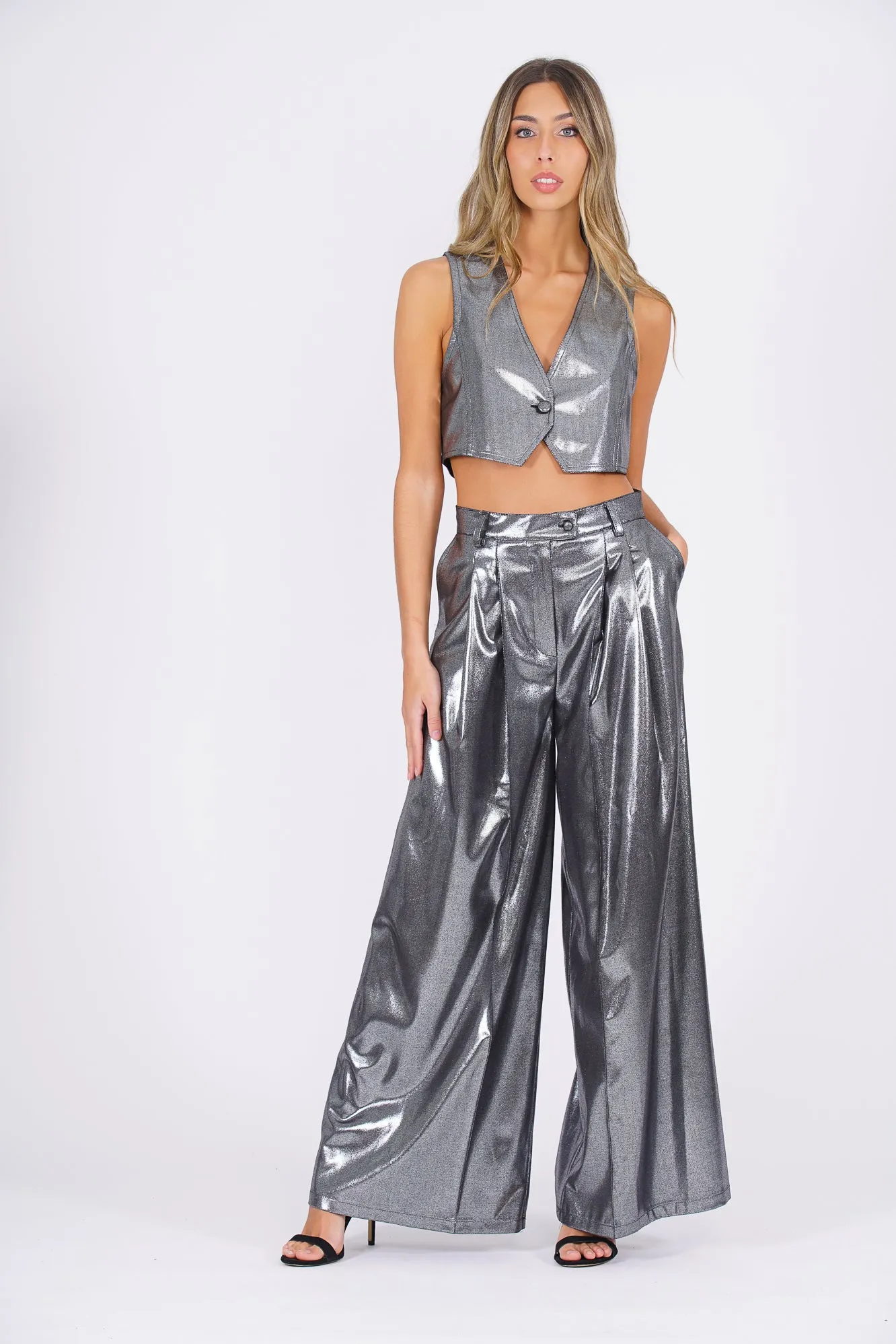 Pantalón wide leg metalizado plateado