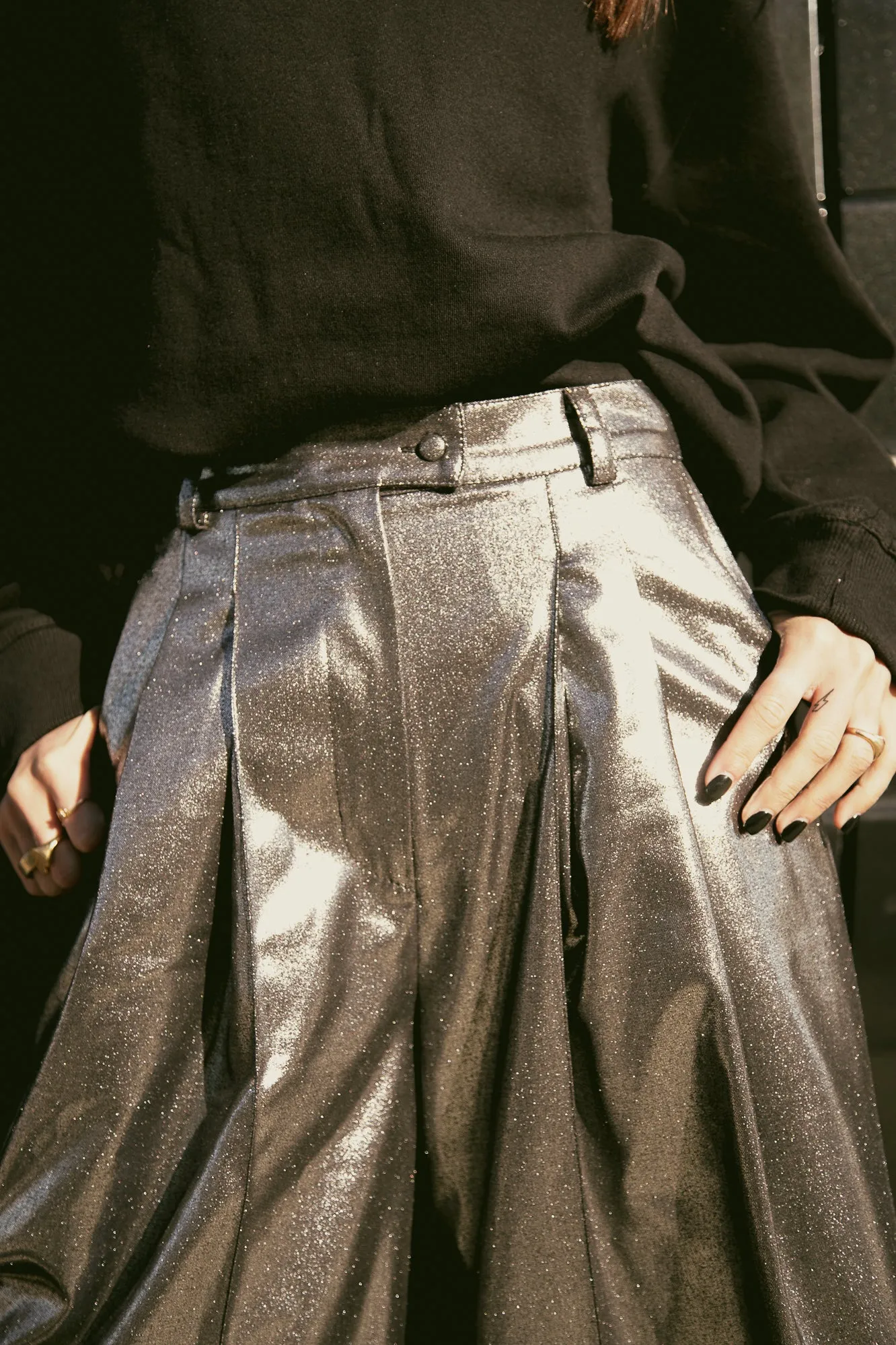 Pantalón wide leg metalizado plateado