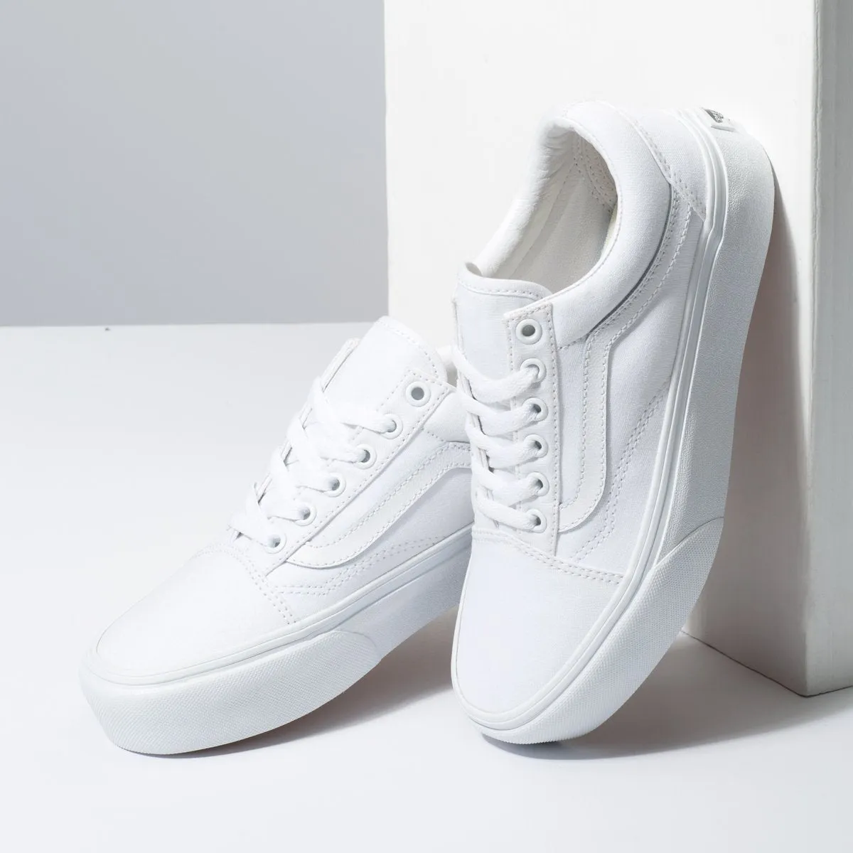 ZAPATILLAS VANS OLD SKOOL PLATFORM  TRUE WHITE